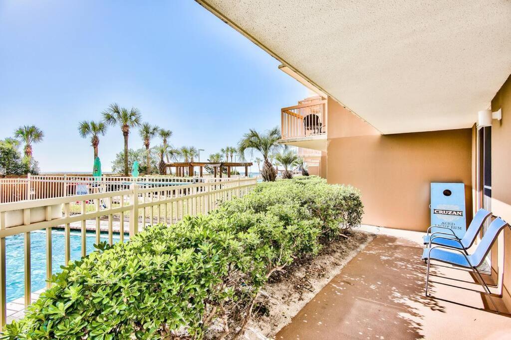 Pelican Beach Resort-Walkout Unit-On The Beach 德斯廷 外观 照片