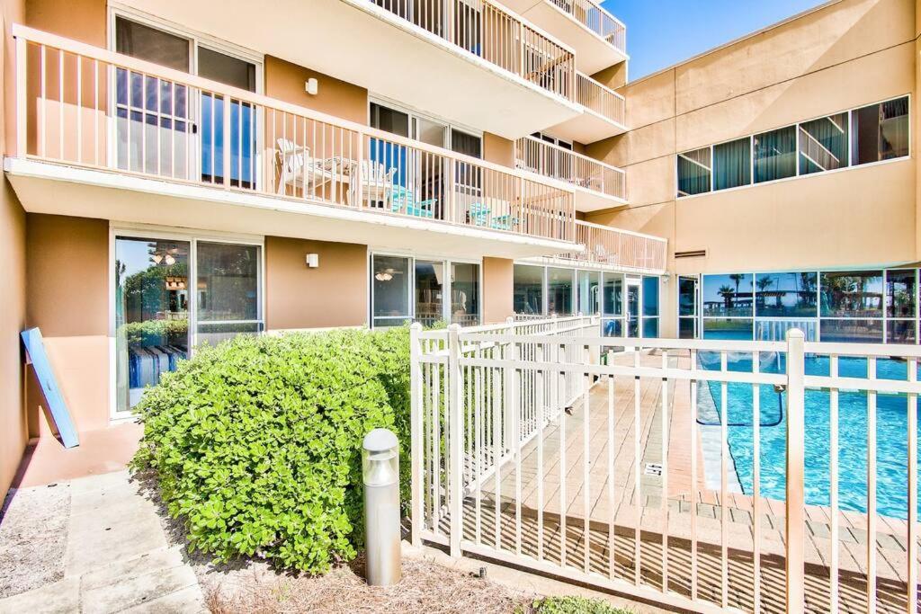 Pelican Beach Resort-Walkout Unit-On The Beach 德斯廷 外观 照片